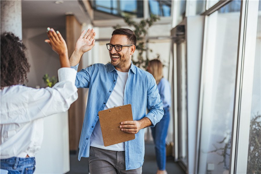 10 manieren om retentie te verbeteren in je team Wil je medewerkers langer aan boord houden? Ontdek 10 praktische manieren om retentie te verhogen en verloop te verminderen.