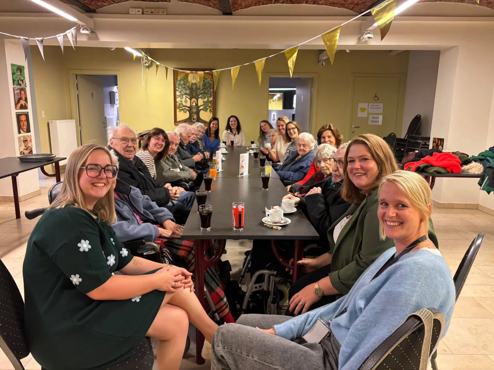 Select HR op teambuilding in woonzorgcentrum Team Oost-West-Vlaanderen combineerde vrijwilligerswerk met teambuilding in Gent. Een namiddag vol warmte, connectie en teamspirit.