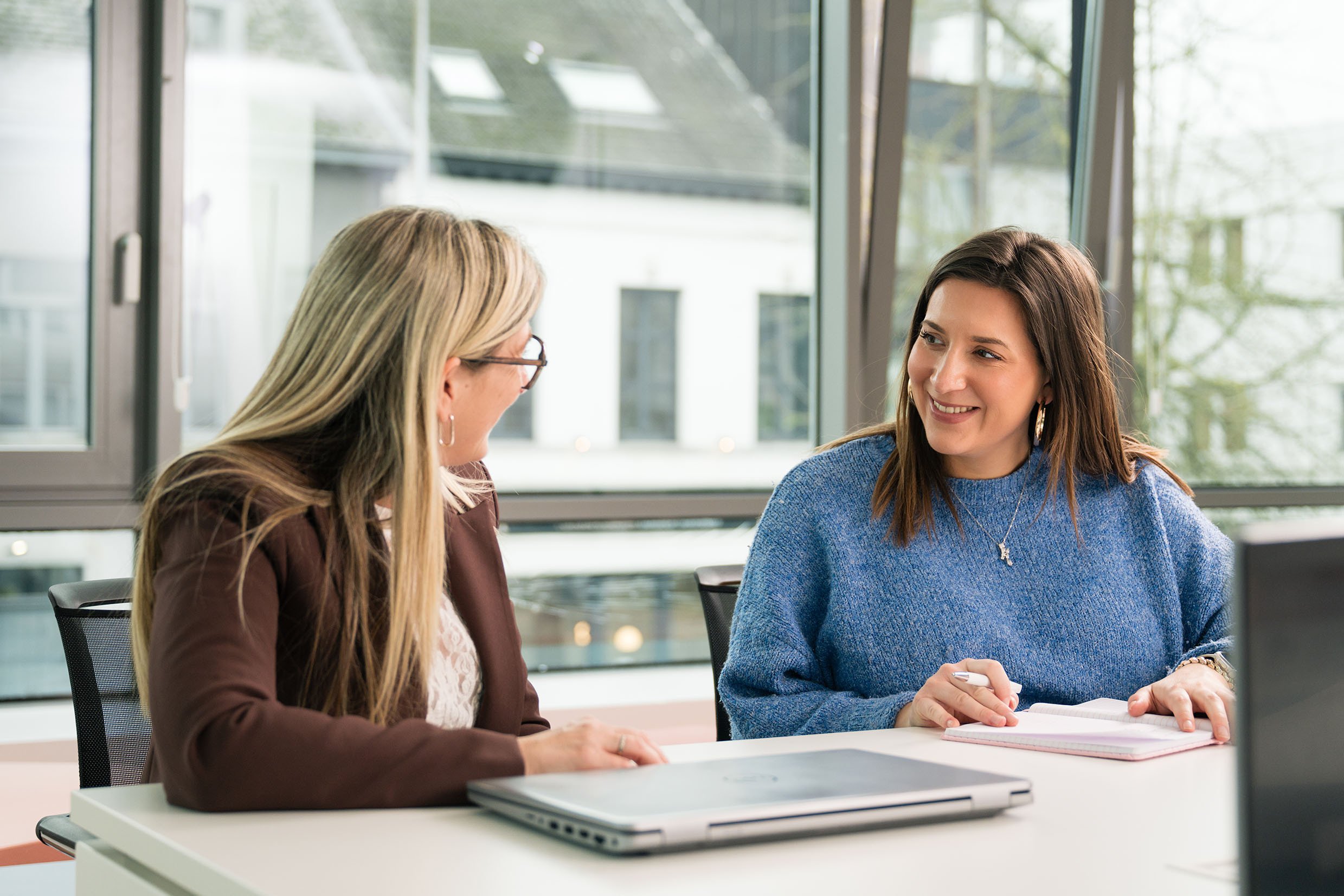 Groeien als recruiter bij Select HR | Verhaal van Charlotte Ontdek hoe Charlotte groeide als Recruiter Technics bij Select HR. Een verhaal over sterke onboarding, teamspirit en ontwikkeling in een dynamische job.