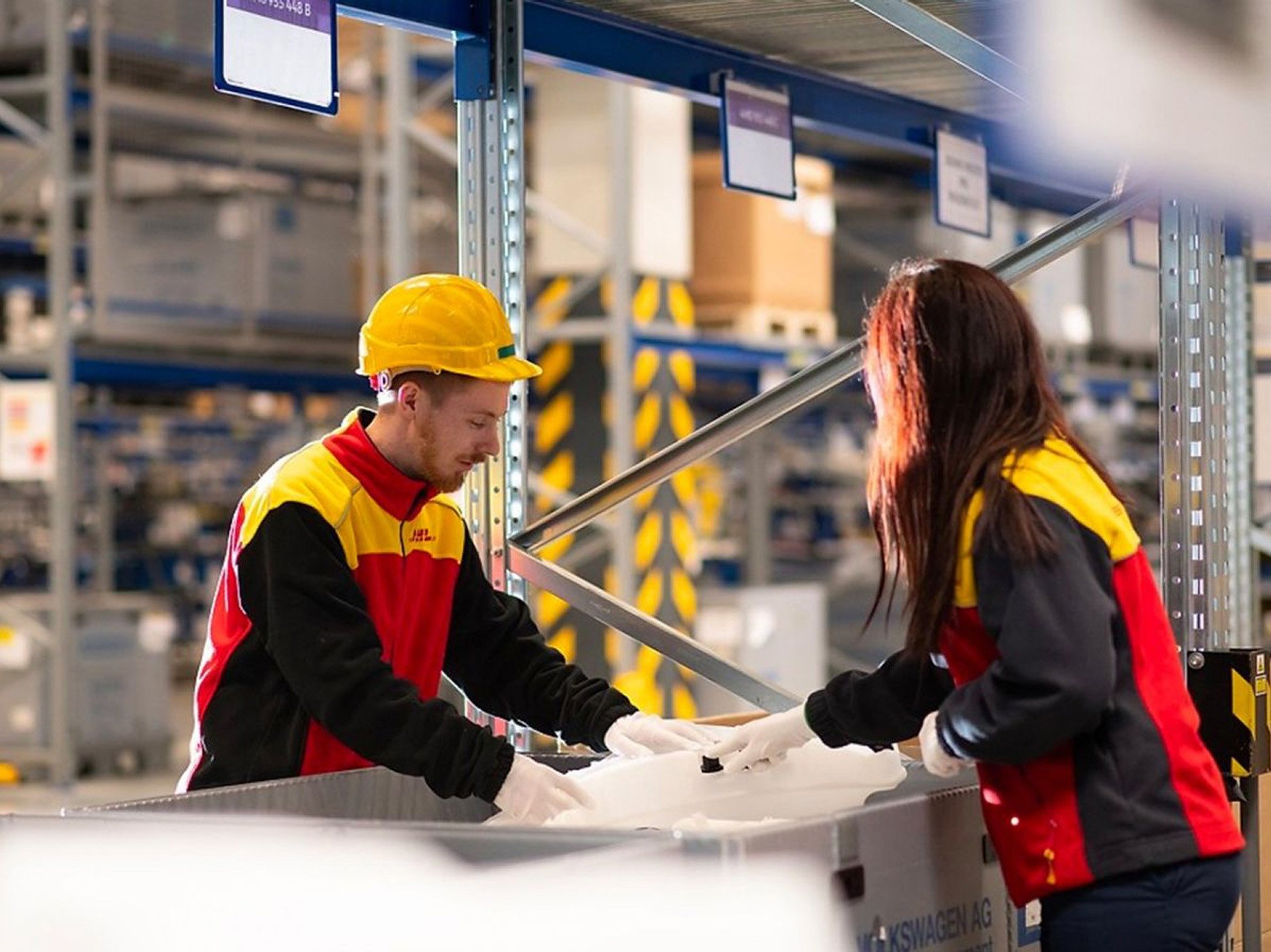 Select HR | topwerkgever - DHL DHL is dé wereldleider in logistiek en expressleveringen, actief in meer dan 220 landen. Hun diensten omvatten internationale expressleveringen, lucht- en zeevracht, wegtransport en supply chain-oplossingen.